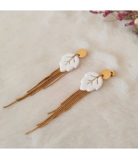 Boucles d'oreilles longues feuilles blanches