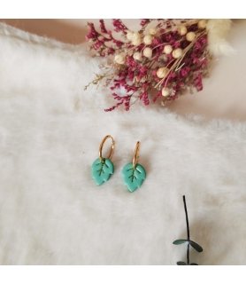 Boucles d'oreilles feuilles légères en argile polymère, paillettes et acier inox doré