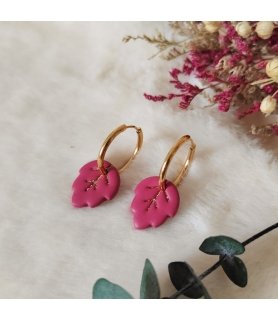 Créoles feuilles en argile polymère rose prune paillettes et acier inox doré