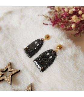 Boucles d'oreilles Yurei fantome kawaii noir en argile polymère, paillettes, resine et acier inox
